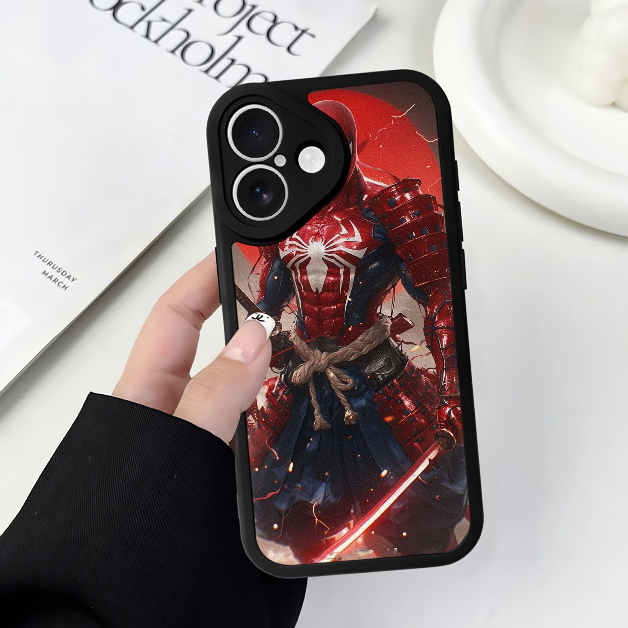 （画像用） Spider Man スパイダーマン 【iPhone 16シリーズ対応】シリコンスマホケース（レザー調） 材質：シリコン